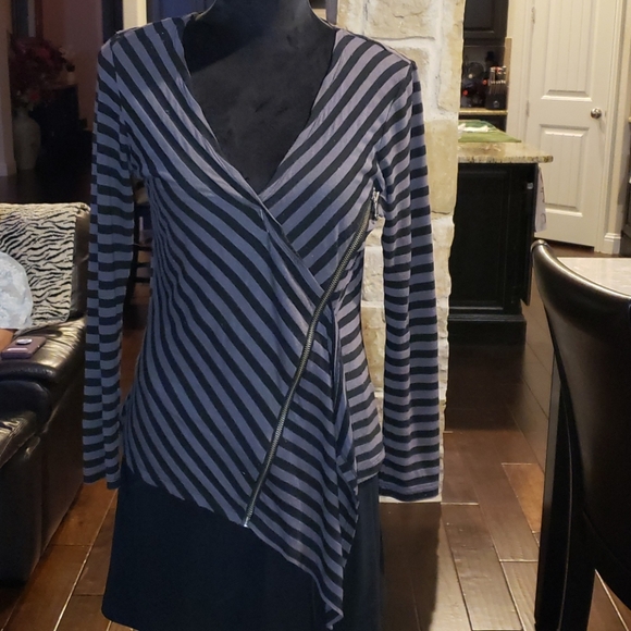 Top - Picture 2 of 6